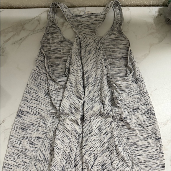LuluLemon Razorback Tank - Picture 2 of 3